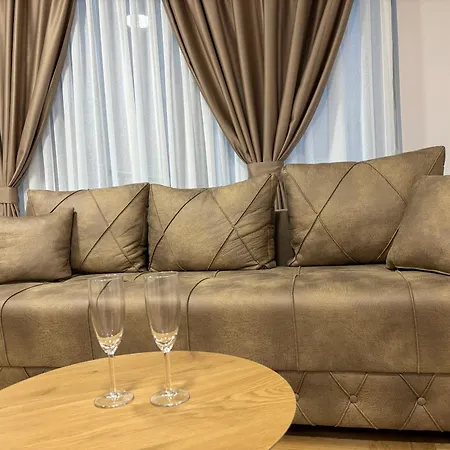 Lux Vracar By Magenta *